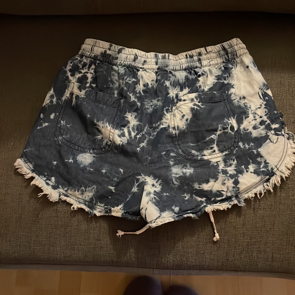 Shorts. - Picture 2 of 2